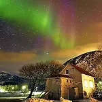 Borghildstua Romslig Med Panoramautsikt Mot Havet Og Lofotfjellene * Melbu