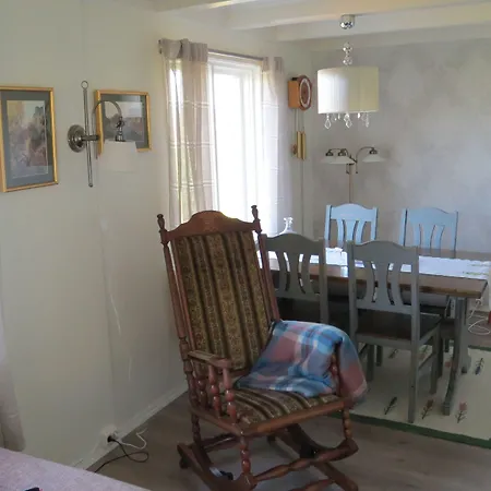 Borghildstua Romslig Med Panoramautsikt Mot Havet Og Lofotfjellene *