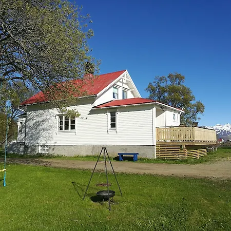 Casa vacanze Borghildstua Romslig Med Panoramautsikt Mot Havet Og Lofotfjellene *