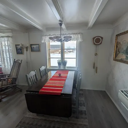 Borghildstua Romslig Med Panoramautsikt Mot Havet Og Lofotfjellene Casa de Férias Melbu