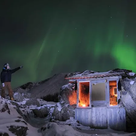 Borghildstua Romslig Med Panoramautsikt Mot Havet Og Lofotfjellene Melbu