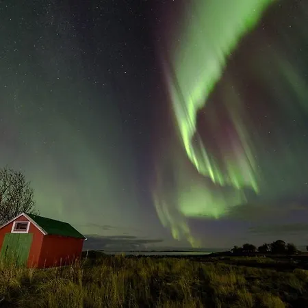Borghildstua Romslig Med Panoramautsikt Mot Havet Og Lofotfjellene Melbu