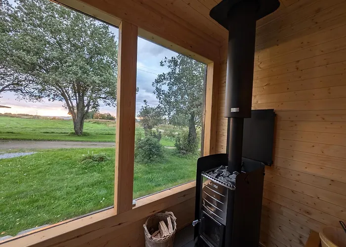 Borghildstua Romslig Med Panoramautsikt Mot Havet Og Lofotfjellene * Мельбу