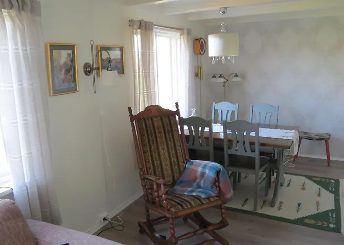 Borghildstua Romslig Med Panoramautsikt Mot Havet Og Lofotfjellene *