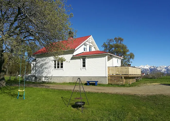 Casa vacanze Borghildstua Romslig Med Panoramautsikt Mot Havet Og Lofotfjellene *