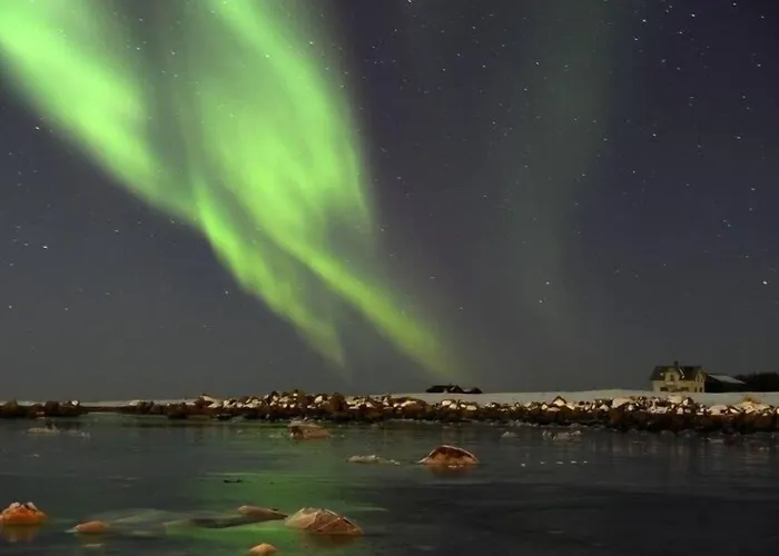 Borghildstua Romslig Med Panoramautsikt Mot Havet Og Lofotfjellene Melbu