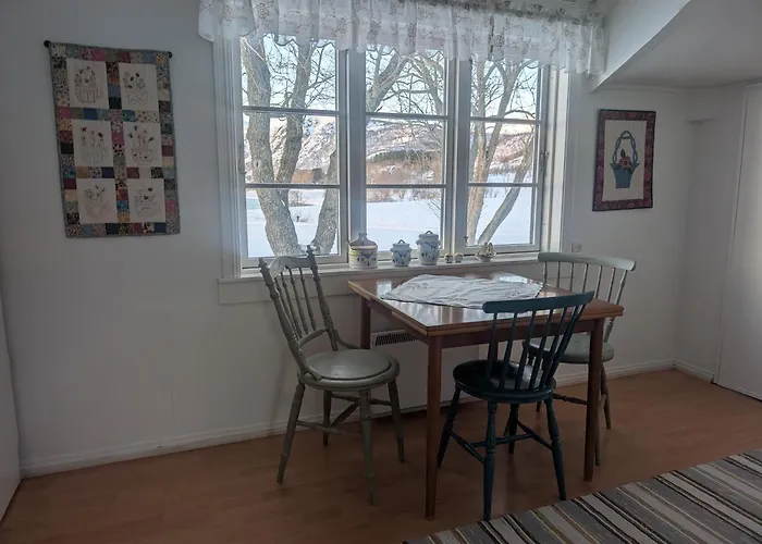 Borghildstua Romslig Med Panoramautsikt Mot Havet Og Lofotfjellene *