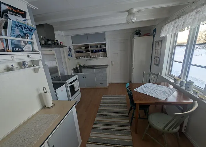 Borghildstua Romslig Med Panoramautsikt Mot Havet Og Lofotfjellene