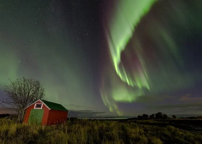 Borghildstua Romslig Med Panoramautsikt Mot Havet Og Lofotfjellene Melbu