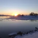 Borghildstua Romslig Med Panoramautsikt Mot Havet Og Lofotfjellene