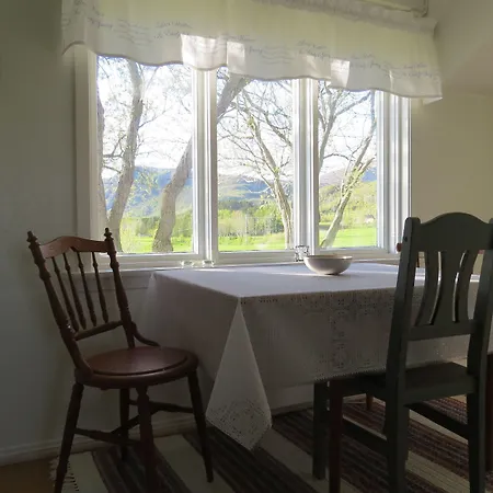 Borghildstua Romslig Med Panoramautsikt Mot Havet Og Lofotfjellene *